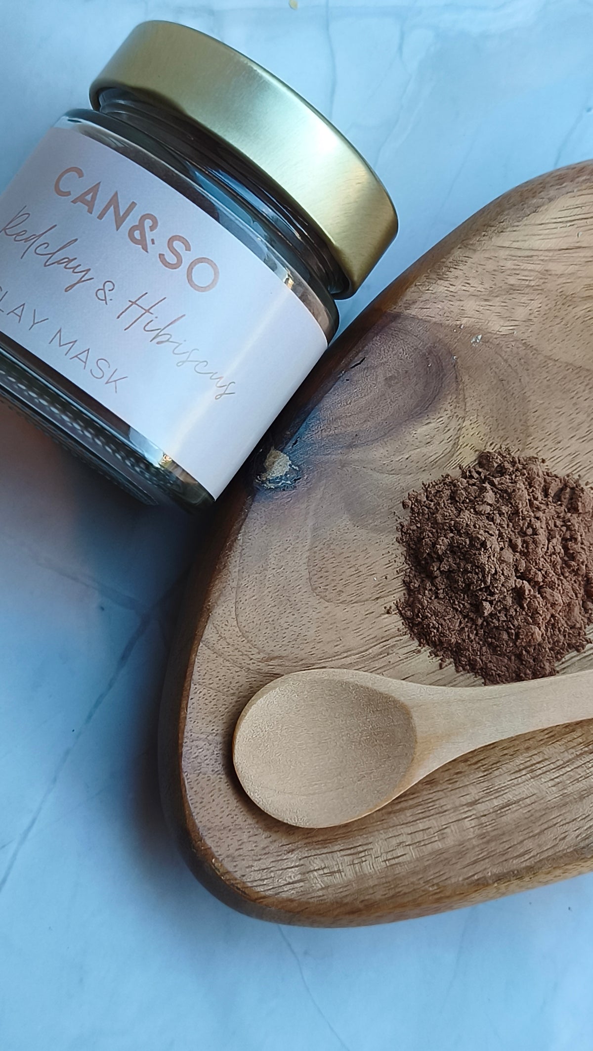 Hibiscus en rode klei masker.